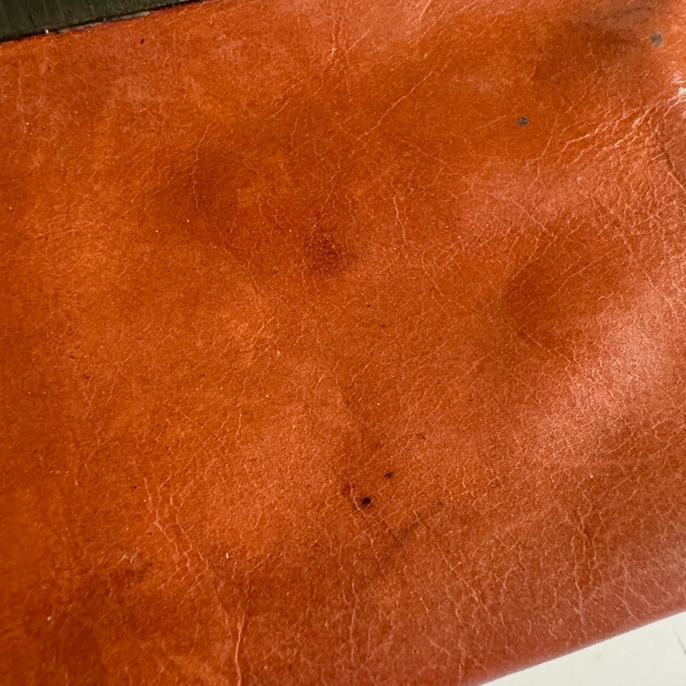 Vtg. Hobo orange billfold leather wallet with kiss and magnetic closures. - Picture 7 of 11